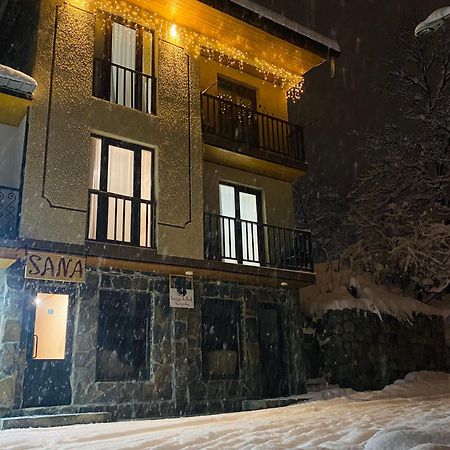 Sana Guest House Mestia Kültér fotó